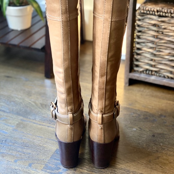 TORY BURCH Excellent Condition! - Picture 2 of 16